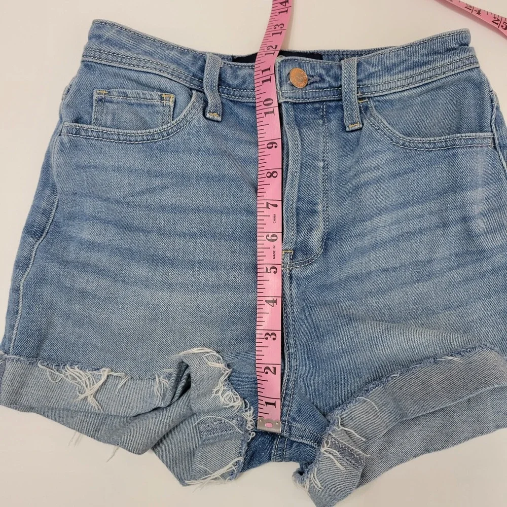 3 / $30 Hollister Ultra High Rise Mom Jean Short 3 / 26 Blue Denim Button Fly‎ - Picture 9 of 11